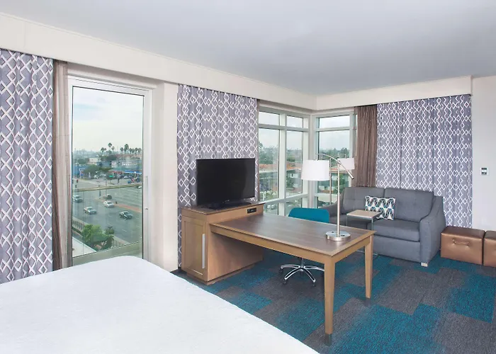Hampton Inn & Suites Lax El Segundo