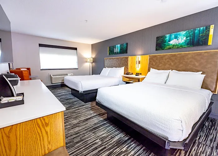 Creekside Hotel & Suites