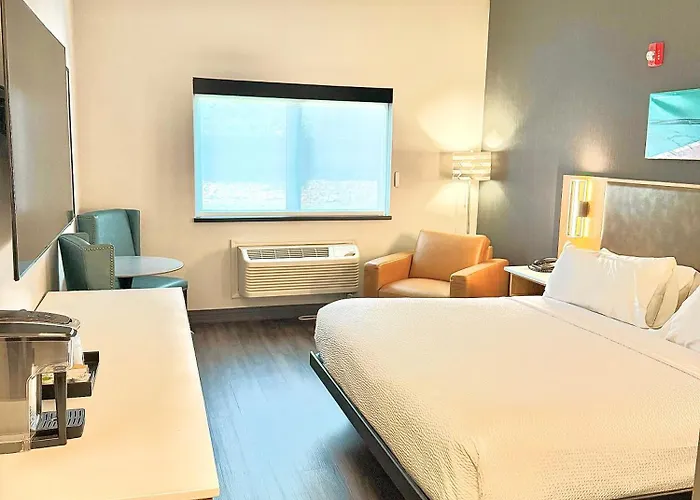 Creekside Hotel & Suites