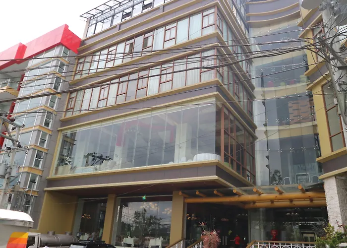 Paragon Hotel And Suites