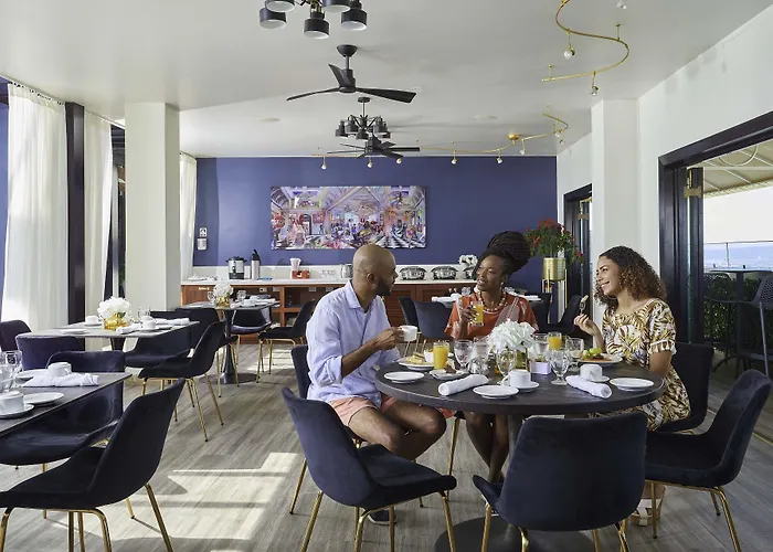 R Hotel Kingston