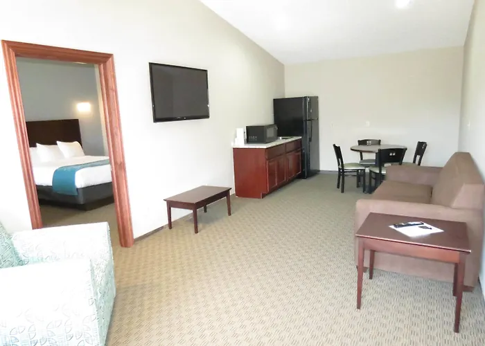 Edgewater Hotel And Suites