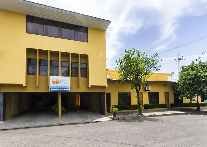 Hotel Cabinas Midey