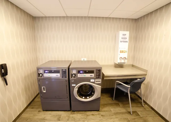Hampton Inn & Suites Forest City