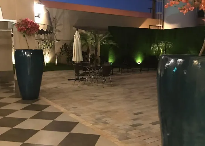 Hotel Oeste Plaza