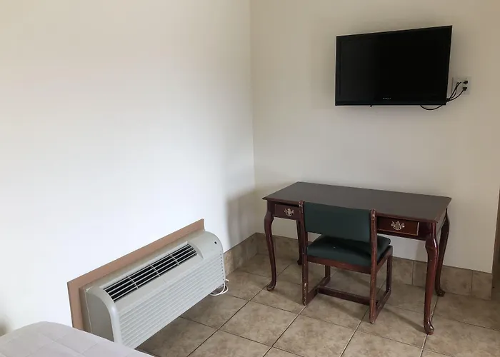 Toppers Motel