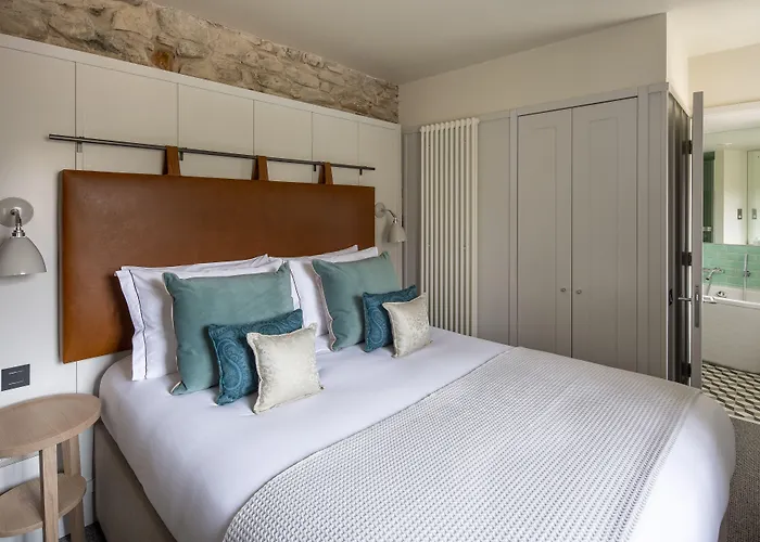 Abbey Strand Apartments, At Holyrood