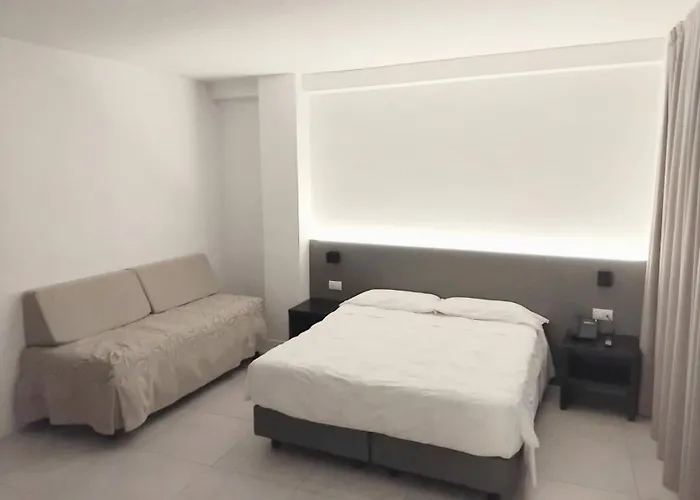 Venice Terminal Apartments & Suites