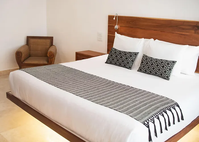 Casa Del Jaguar Beach Hotel