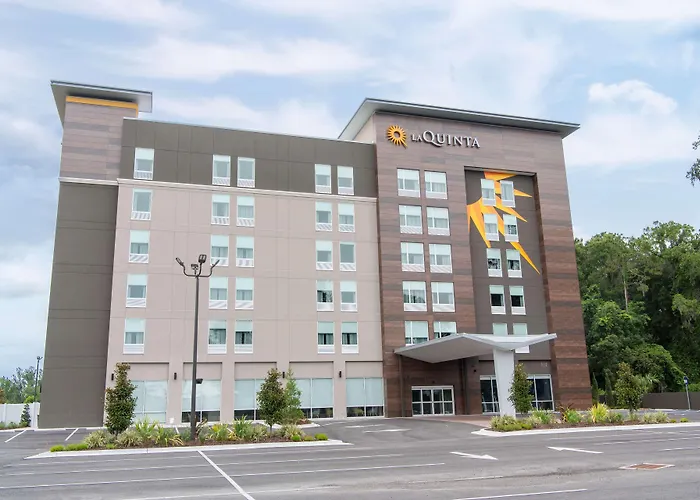 La Quinta Inn & Suites By Wyndham Lake City