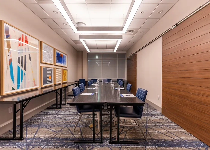 Holiday Inn Express & Suites Charlottesville By Ihg