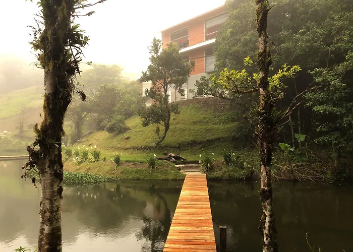 Burbi Lake Lodge Monteverde
