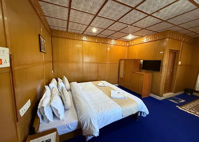 Hotel Tawang Holiday