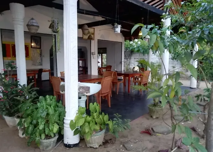 Bay Dreams Beach Hotel & Surf Camp