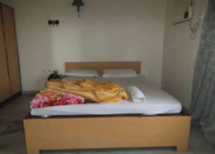 Goroomgo Central Guest House Agartala