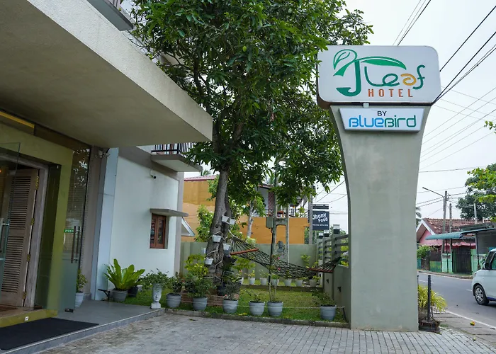J Leaf Hotel By Blue Bird