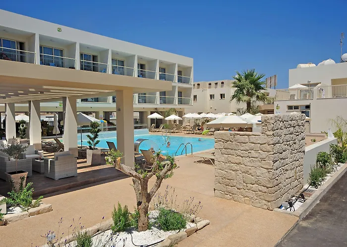 Nelia Gardens