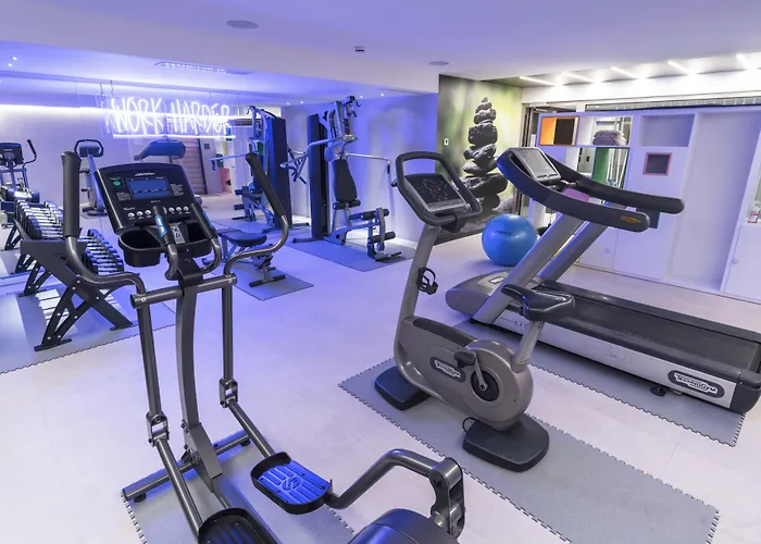 Suites Plaza Hotel & Wellness