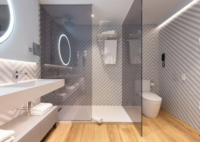 Suites Plaza Hotel & Wellness