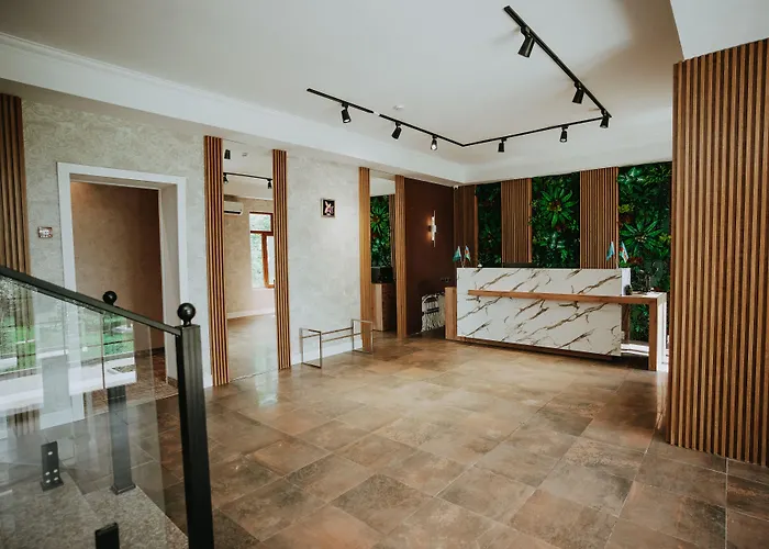 Lakeside Hotel & Spa