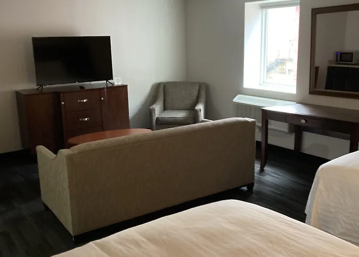 Elker Inn & Suites