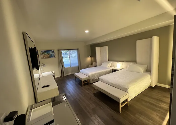Aspire Inn & Suites Orange