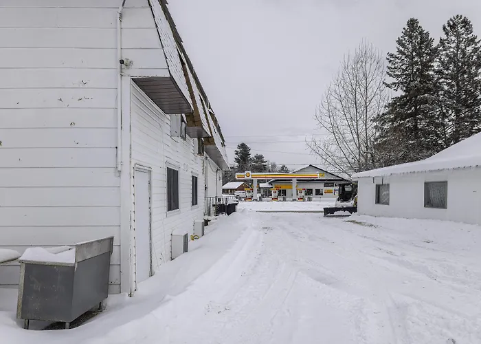 Lakeside Inn