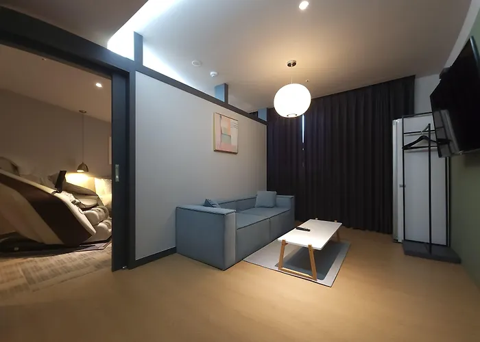 Brown Dot Hotel Jinju