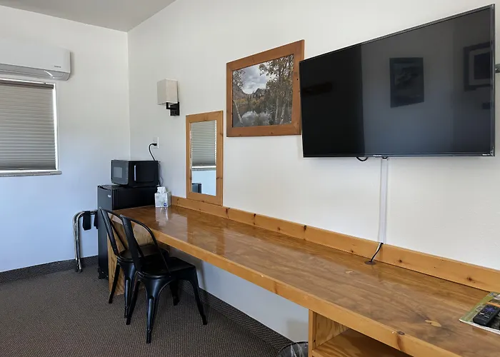 Eastern Sierra Motor Lodge