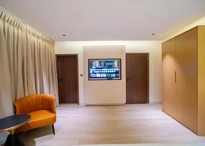 Greyfield Hotel And Apartments