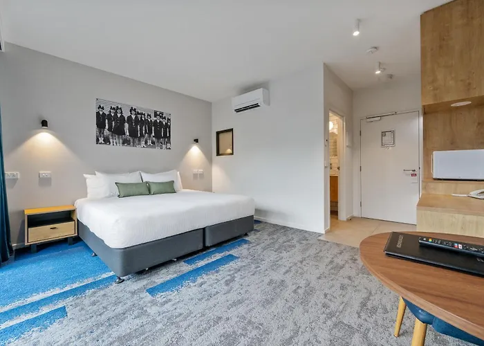 Mj Mcmahon Motel
