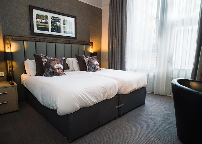 Number 10 Hotel