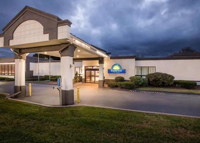 Days Inn By Wyndham Liberty Monticello