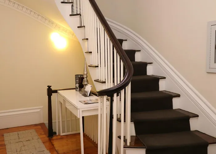 Downtown Beacon Hill, Convenient, Comfy Studio #1