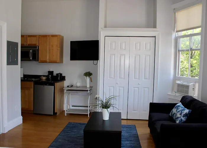 Stylish Downtown Studio In The Southend, C.Ave# 3