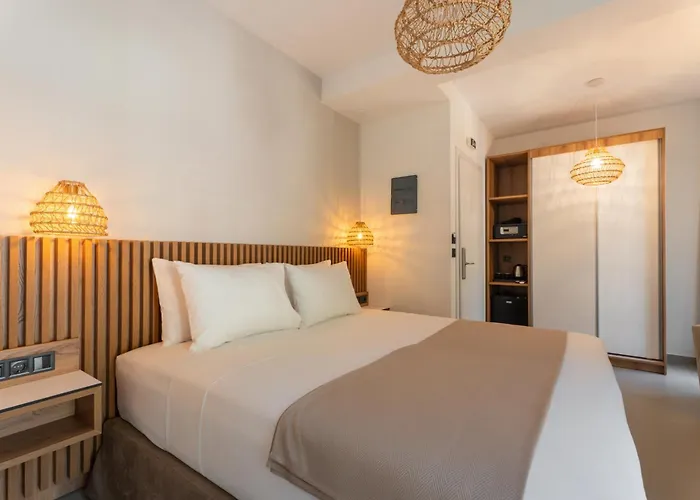 Kelly Beach Hotel