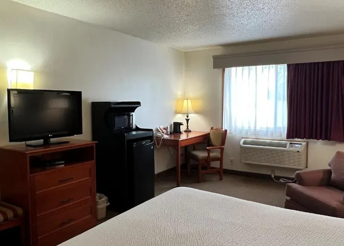 Serena Inn & Suites