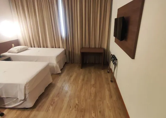 Quarto Econômico dentro do Samba Hotel Linhares