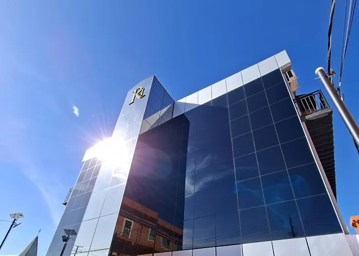 Rey'Z Hotel And Suites