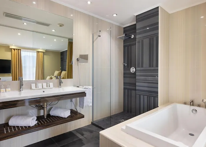 Best Western Plus Hotel Massena Nice