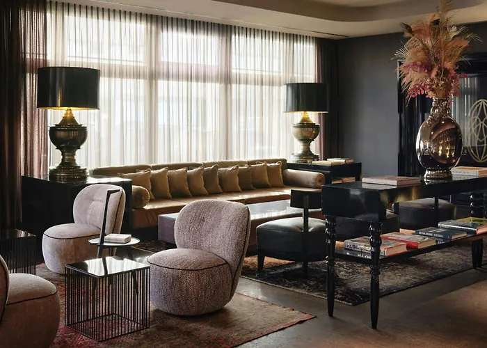 Roomers Frankfurt Central, Autograph Collection