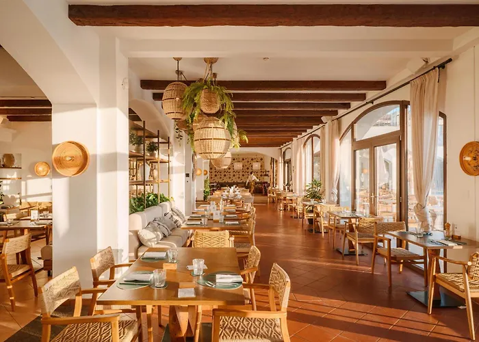 Mangia'S Santa Teresa Sardinia, Curio Collection By Hilton