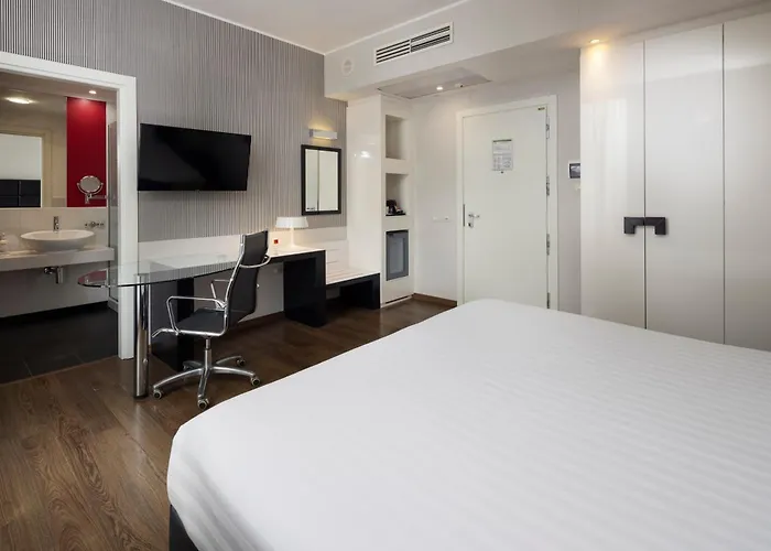 Holiday Inn Genoa City By Ihg