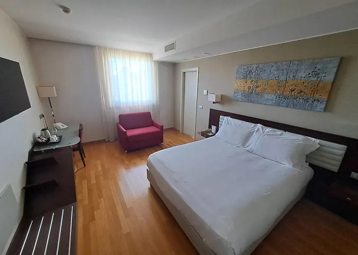 Breaking Business Hotel