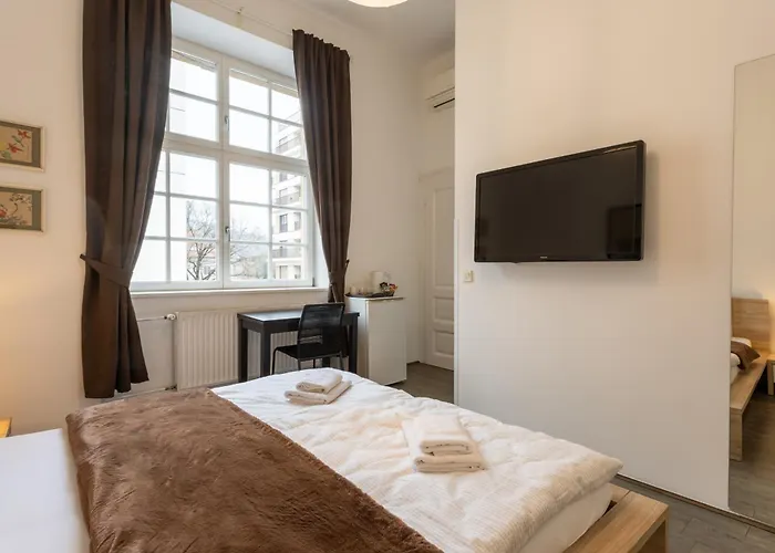 Urban Rooms-- Free Parking--