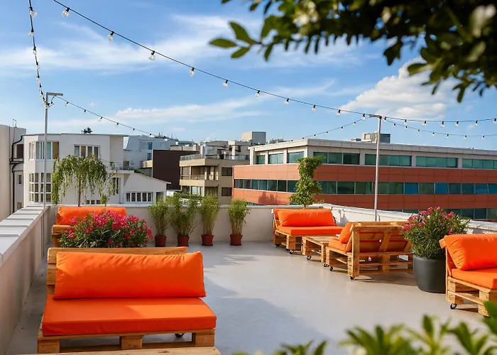 Graffiti Hotel Rooftop - Central Location