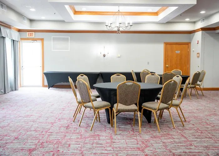 Coshocton Village Inn & Suites