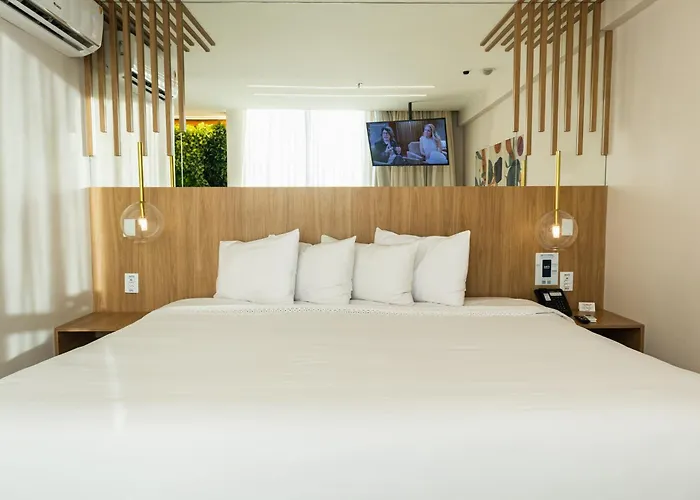 Ramada Hotel & Suites Campos Pelinca