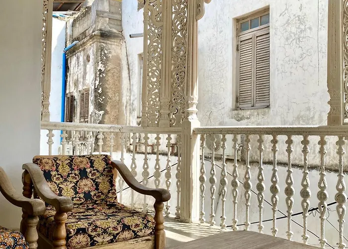 Balcony House