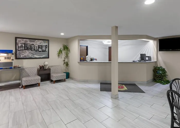 Super 8 By Wyndham Rock Port Mo